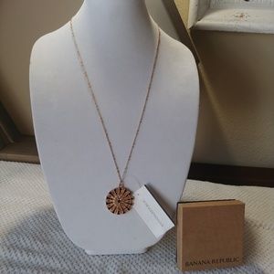 💋Banana Republic Necklace